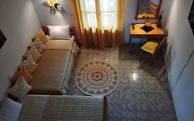 Smaragdi Rooms And Studios